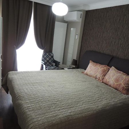 Hotel Blue Sky House Balotesti Esterno foto