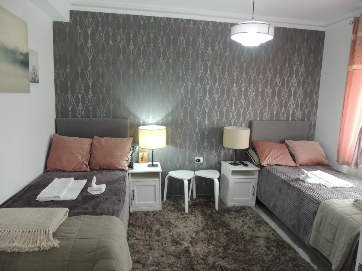 Hotel Blue Sky House Balotesti Esterno foto